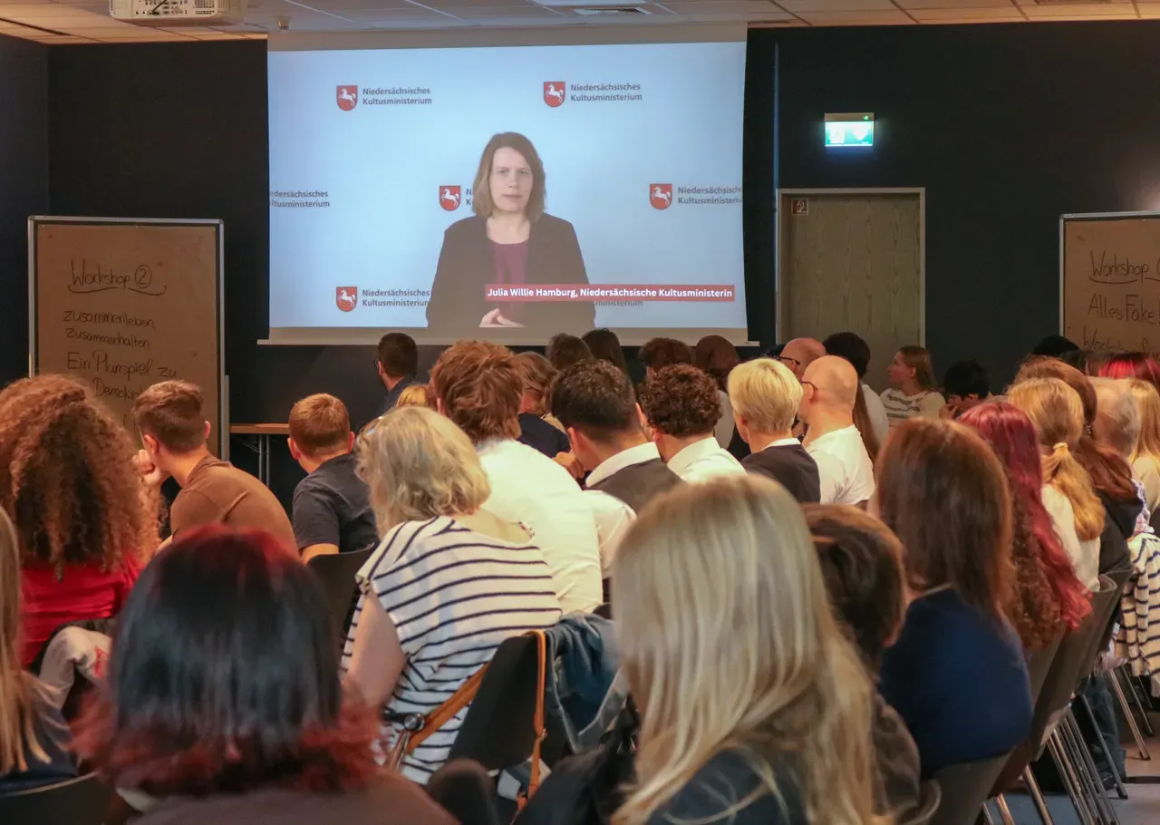 Demokratiecamp Braunschweig II - Grußwort Julia Willie Hamburg